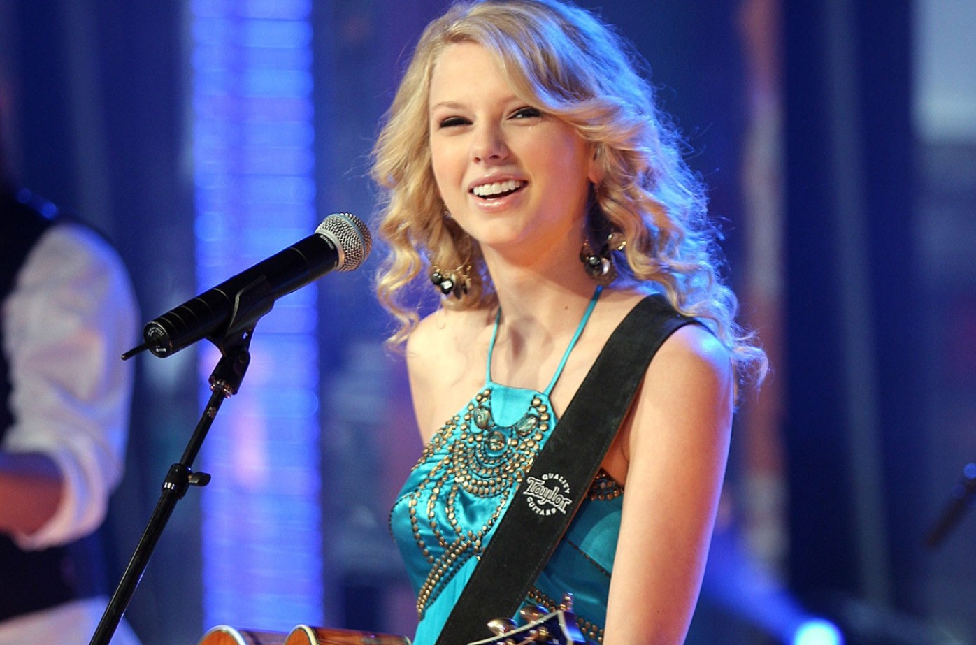 How Taylor Swift Went from Country to Pop and Became One of the Biggest Artists Today