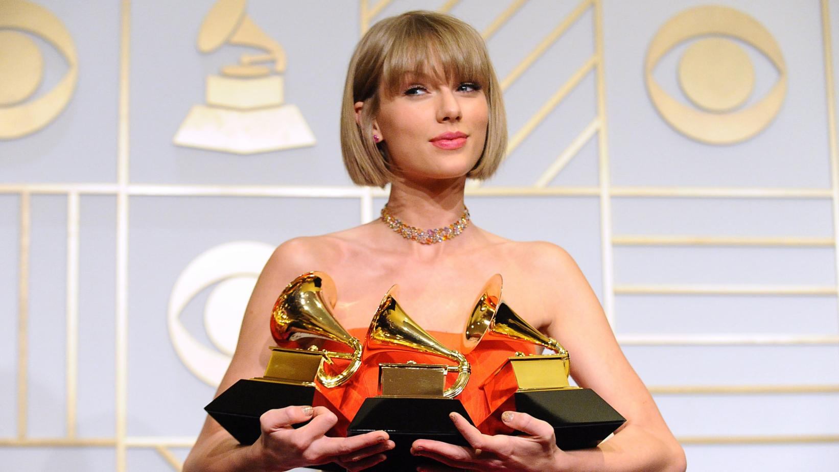 How Taylor Swift Went from Country to Pop and Became One of the Biggest