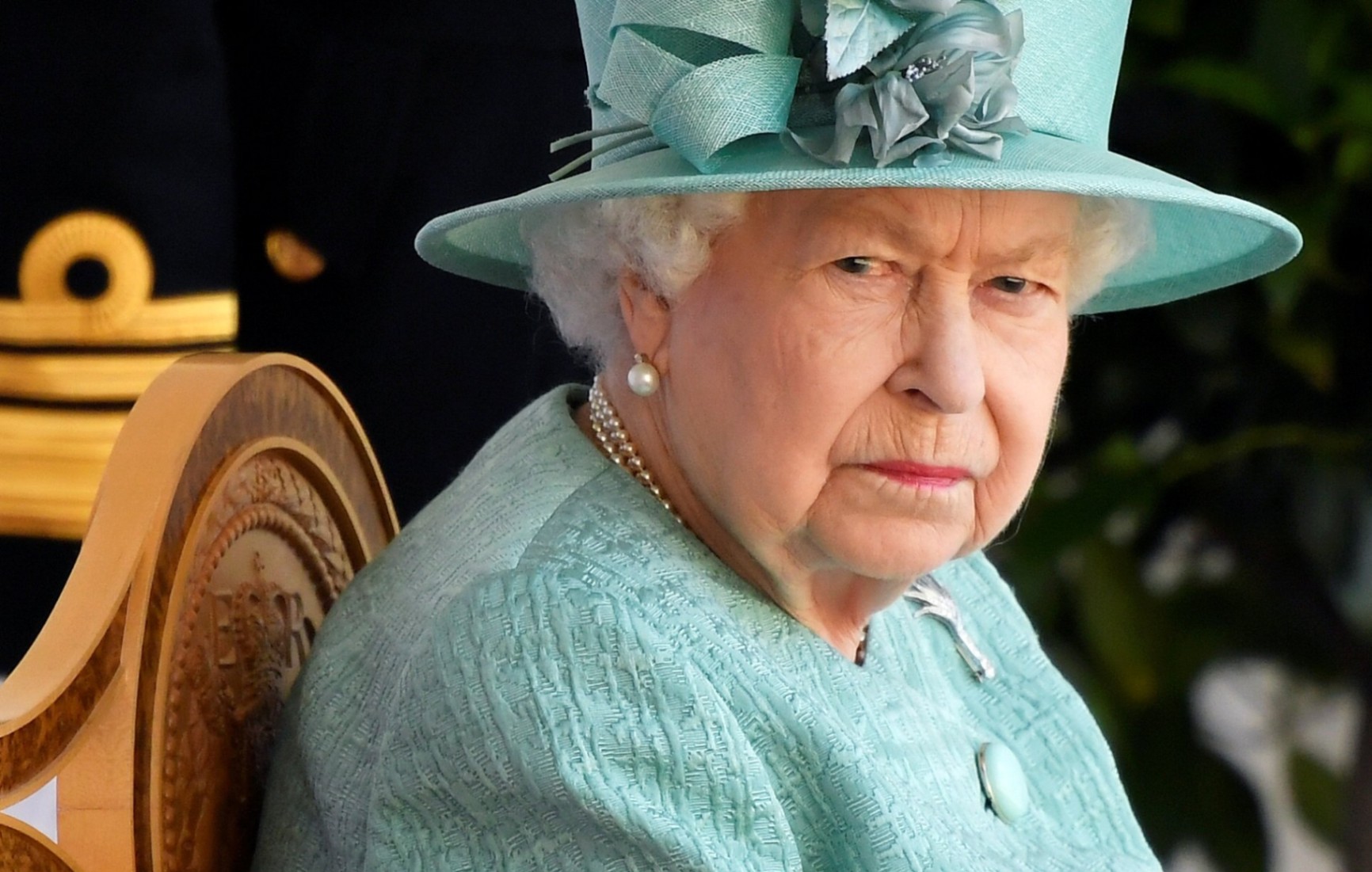 Tax probe: Queen Elizabeth II in trouble - HappeningNowNews