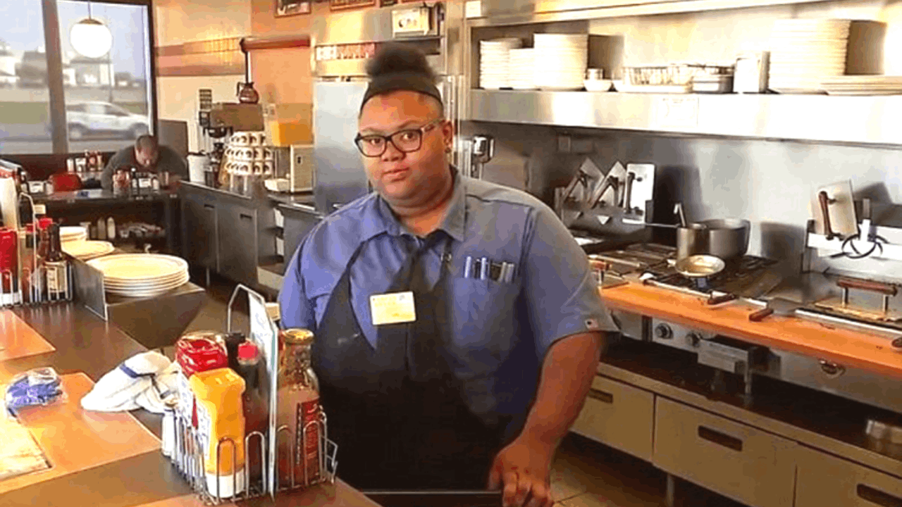 This Waitress Was Being Filmed By A Customer and Had No Idea