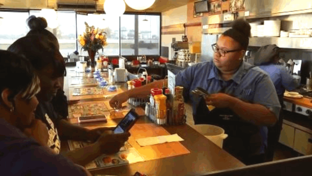 This Waitress Was Being Filmed By A Customer and Had No Idea