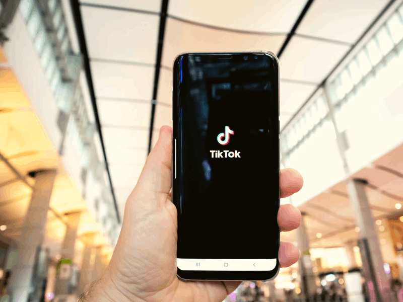Descubre videos virales en TikTok y cómo descargarlos